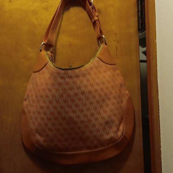 Dooney & Bourke Tangerine Signature Hobo EUC β¨οΈ - Picture 4 of 7